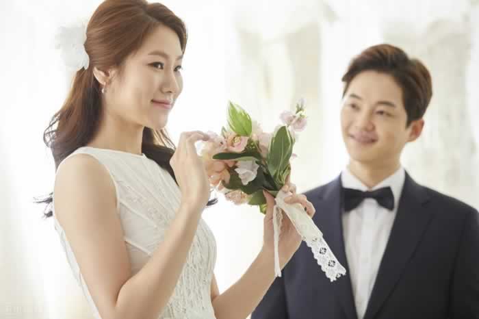 婚姻要懂得居安思危，挽回婚姻要对过去的错误进行补偿_嘉待情感