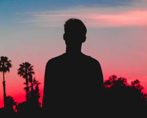 男友不愿承诺未来，这段感情还有必要继续等待吗？