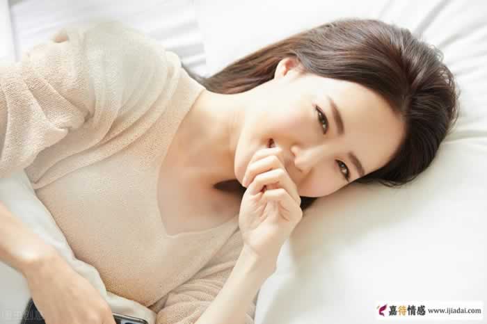 女人偷偷喜欢你，这3个表现难以隐藏_嘉待情感