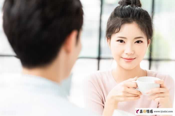 怎么让女人主动找你聊天？3个方法简单又实用_嘉待情感