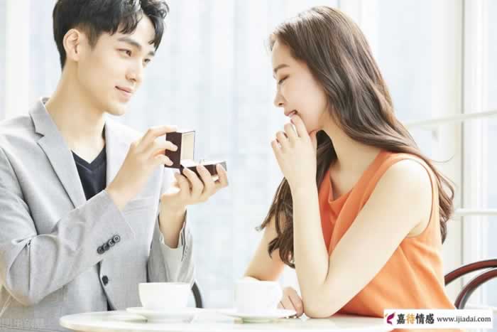 怎么让女人主动找你聊天？3个方法简单又实用_嘉待情感