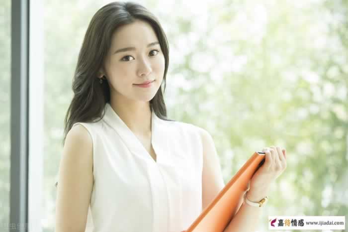 让女人爱你一辈子的技巧：半冷半热_嘉待情感