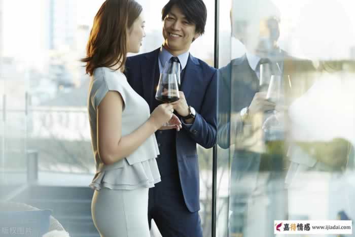 人到中年，男人背叛女人，究竟图什么？_嘉待情感