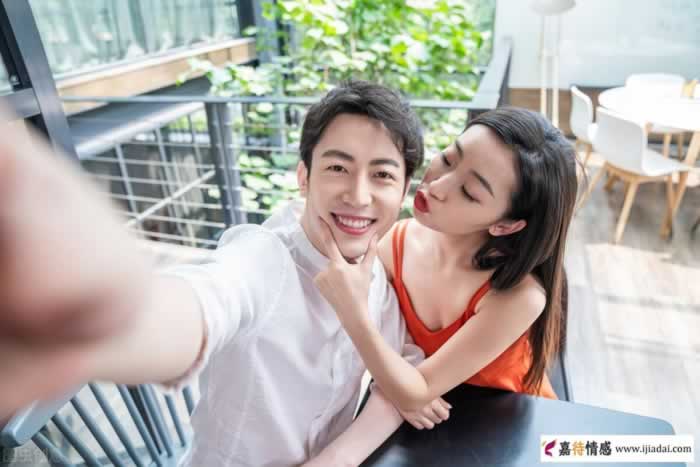 两性相处中女人命好，从敢发脾气开始_嘉待情感