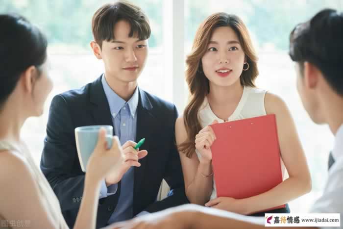 人到中年，男人是否有福气，从穿着上就能看出来_嘉待情感