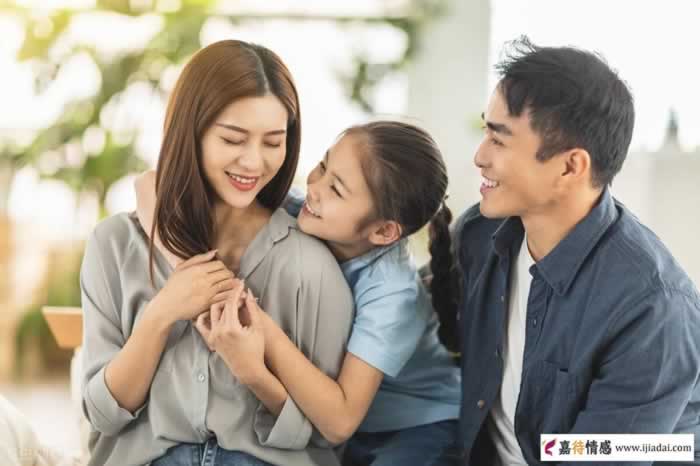 人到中年，男人是否有福气，从穿着上就能看出来_嘉待情感