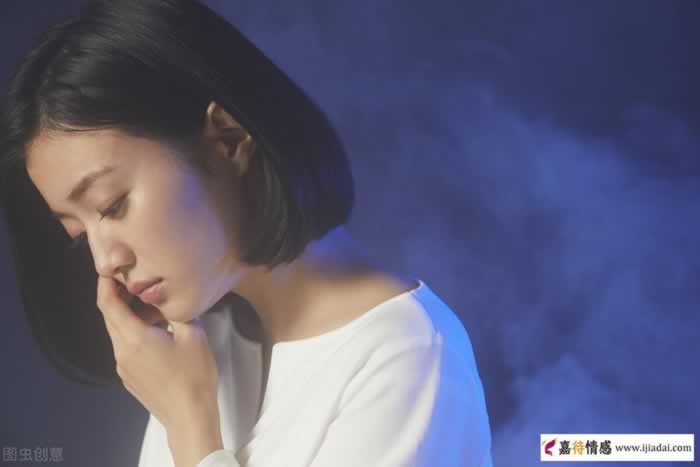 男人与多个女人保持暧昧关系，会有这2个表现！太可恶_嘉待情感