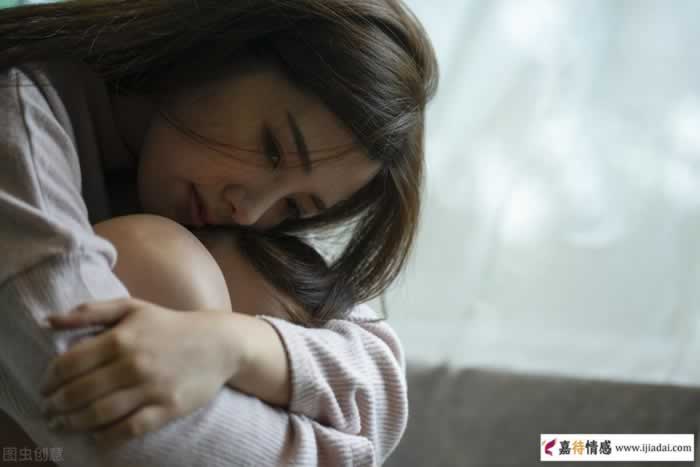 男人与多个女人保持暧昧关系，会有这2个表现！太可恶_嘉待情感