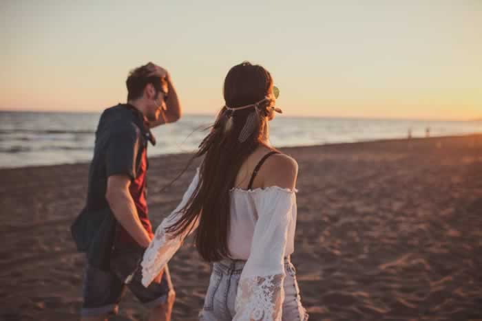 为何男友想要逃离？_嘉待情感