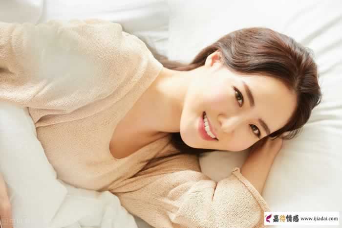 男人对一个女人好不好，关上房门的3个表现，才是真爱_嘉待情感