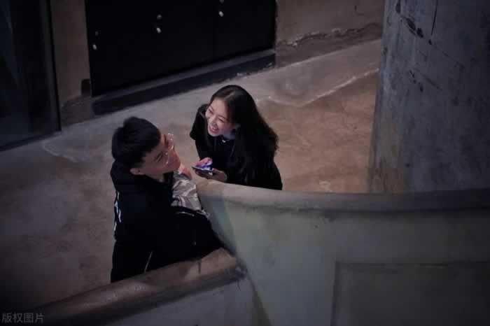 男人既然出轨背叛了，为何大部分都不愿意去离婚？_嘉待情感