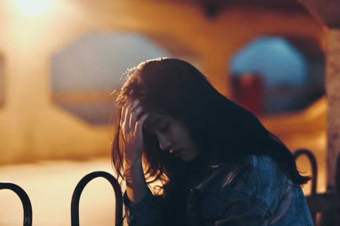 失恋那么痛，如何走出来？《分手心理学》：分手是重建自我的良机_嘉待情感