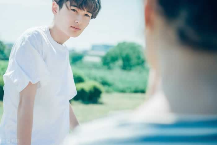 因为从小缺爱，恋爱总是用力过猛，3个方法助你改变_嘉待情感