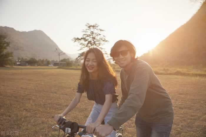 因为从小缺爱，恋爱总是用力过猛，3个方法助你改变_嘉待情感