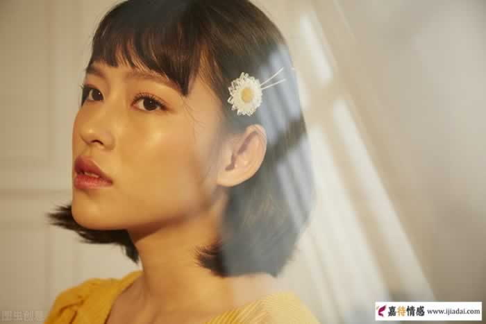 女人缺了爱，会有这3种“情不自禁”的异常表现_嘉待情感