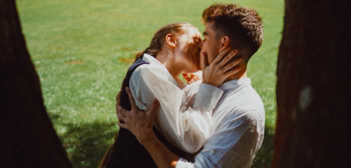 为什么男人背叛后，却依然对原配很好？_嘉待情感