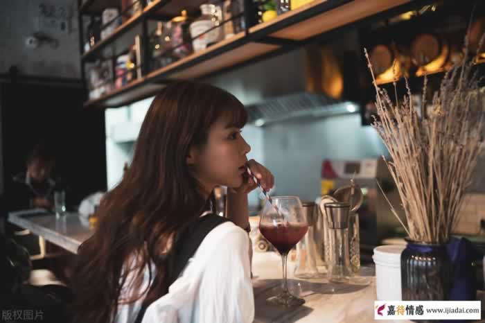 男人这3方面“管”你，说明爱你很深，女人别不懂_嘉待情感