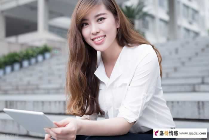 女人叫你“哥”，多半是在告诉你这2个意思_嘉待情感