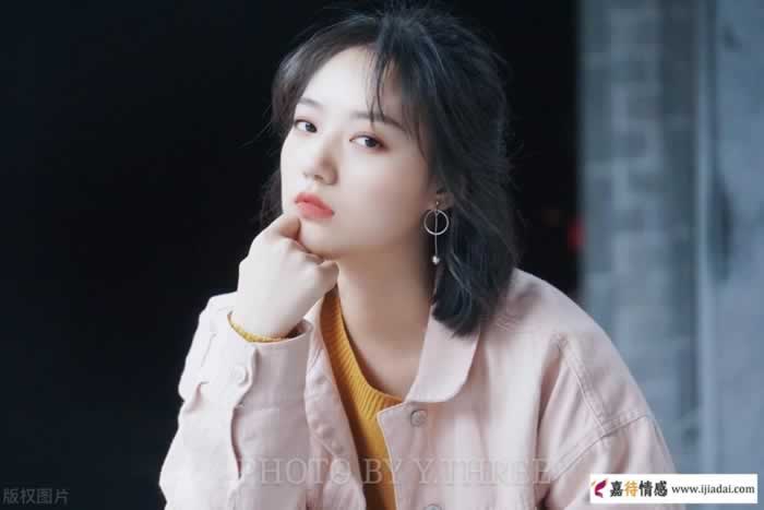 不动声色地吸引一个男人，只有这2种办法_嘉待情感