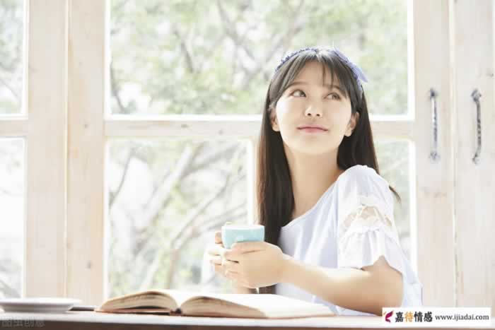 男女之间相爱，谁都不要去讨好谁_嘉待情感