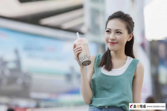 男女之间相爱，谁都不要去讨好谁_嘉待情感