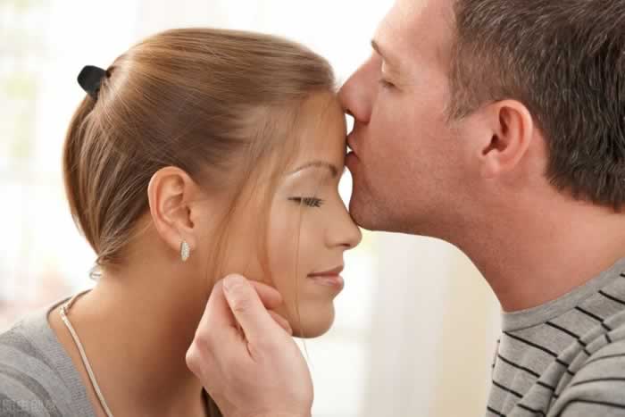 和女朋友冷战怎么办？教你怎么哄女朋友_嘉待情感