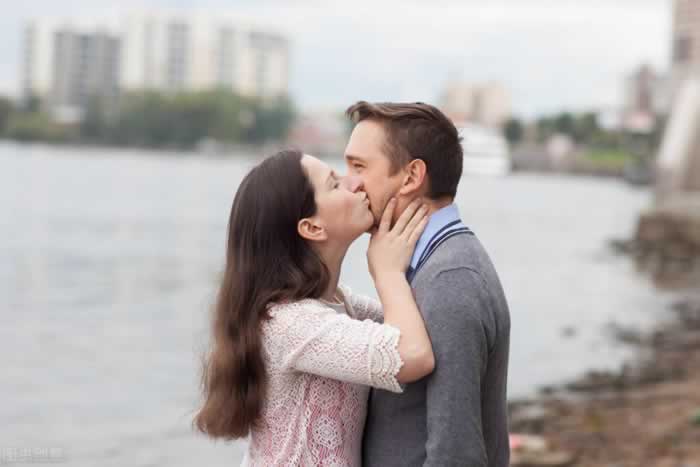 和女朋友冷战怎么办？教你怎么哄女朋友_嘉待情感