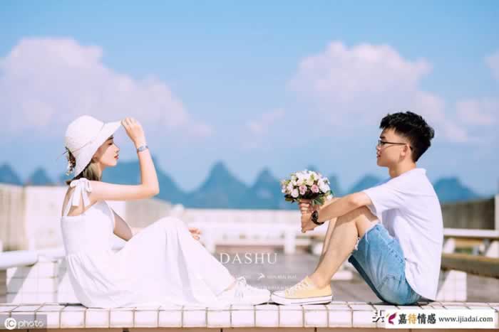 我妈找人给我算命，说我男朋友30岁时有桃花运，我应该和他分吗？_嘉待情感