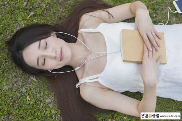 女人想要的幸福，离不开一个“静”字_嘉待情感