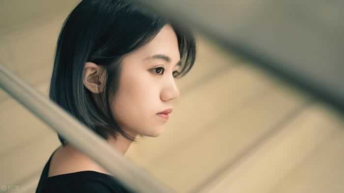 男人身边出现“绿茶女”，女人该如何应付？_嘉待情感