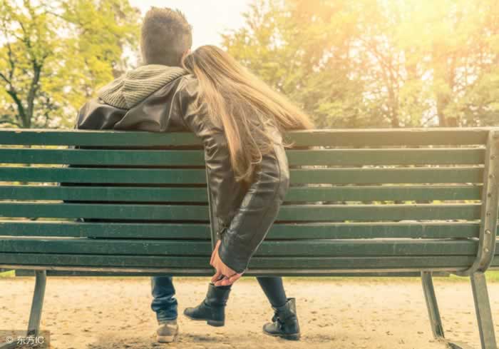 挽回中，如何手撕男友前任？_嘉待情感