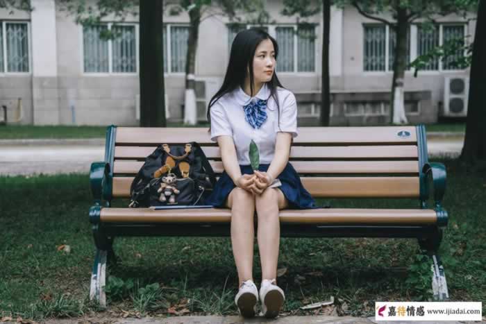 女人喜欢上一个男人，才会主动做这3件事_嘉待情感