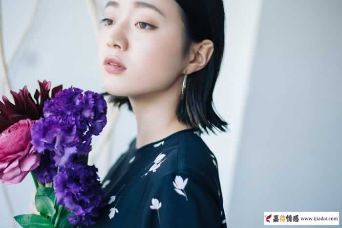 女人喜欢上一个男人，才会主动做这3件事_嘉待情感