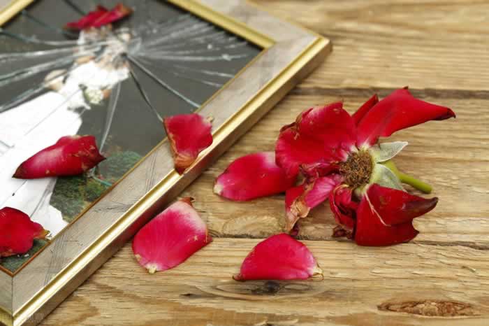 小三跟原配和平相处三年，小三想生子上位，原配如何进行反击？_嘉待情感