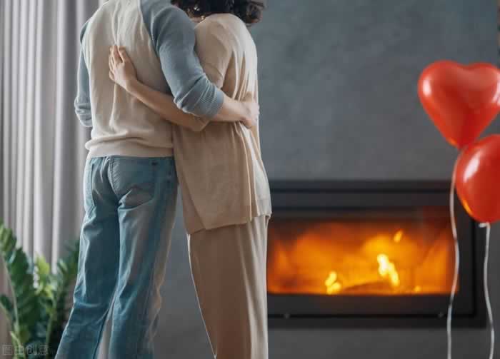 原配面对自己的丈夫出轨，却低声下气请求他回归家庭，为何如此？_嘉待情感