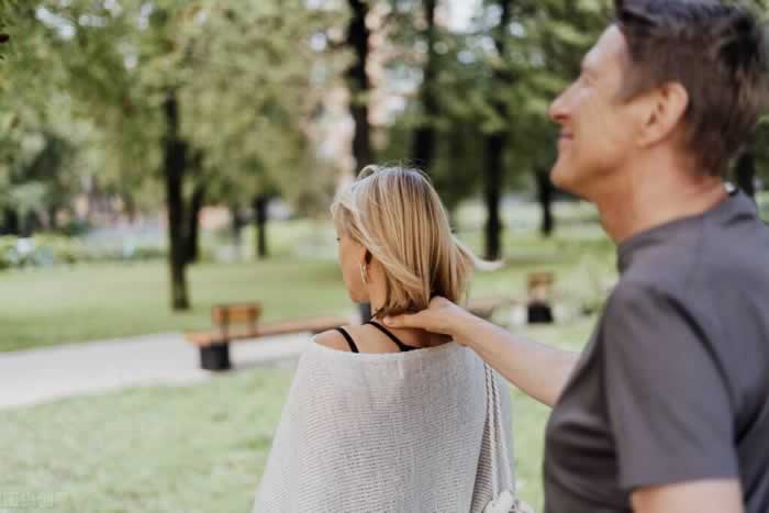 当小三很光荣？为何有的女人自愿当小三？来看一下她们的心态_嘉待情感