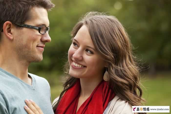 女人出轨后有三大异常行为，男人们要找出出轨原因挽回爱情_嘉待情感