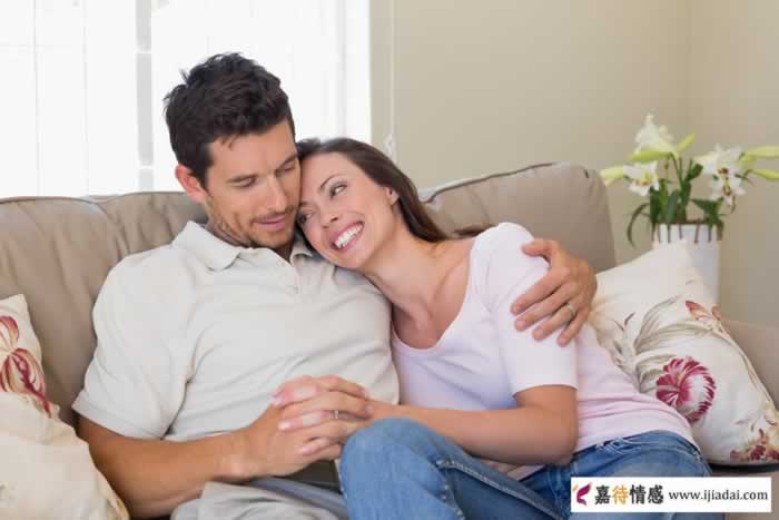 女人出轨后有三大异常行为，男人们要找出出轨原因挽回爱情_嘉待情感