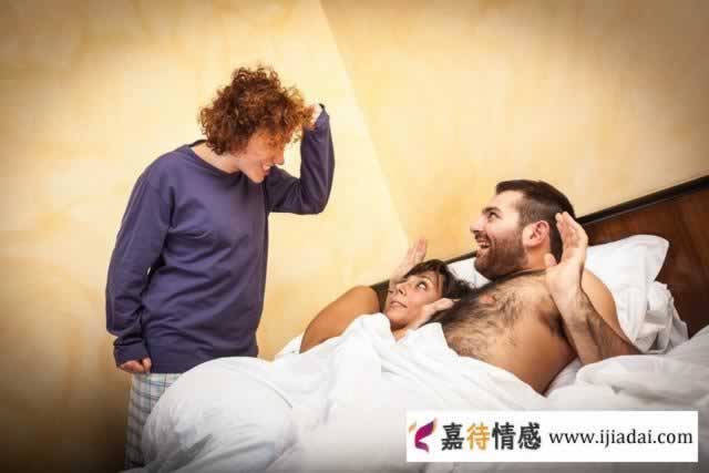 被出轨后为了孩子不肯离婚，想开后要离婚，男人为什么不愿意？_嘉待情感