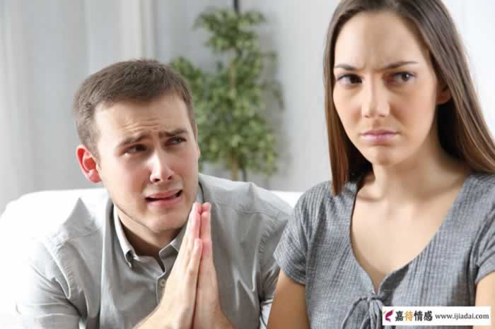 两性交往的最坏结果：一个想放手，一个要挽留_嘉待情感