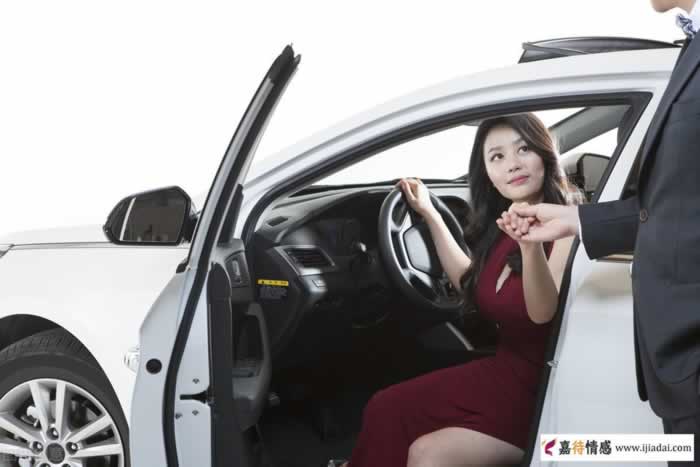 女人越这样“苛责”你，证明对你越死心塌地_嘉待情感