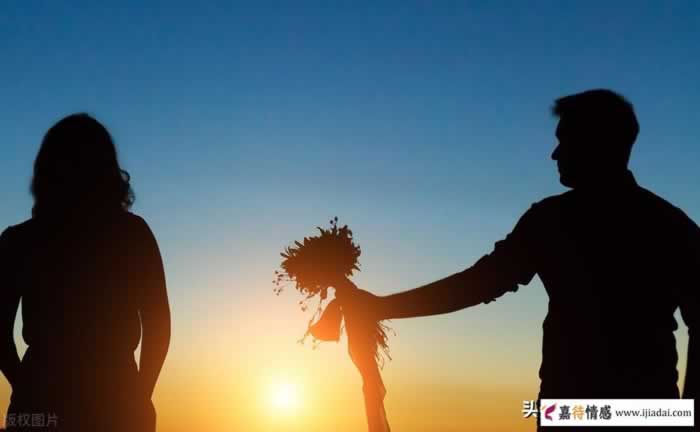 死缠烂打的挽回方式，会把爱人越推越远吗？别让亲密陷入僵局_嘉待情感