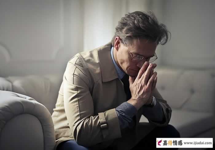 低位挽回的四个表现，原配这样做，就是在助长男人出轨的气焰_嘉待情感