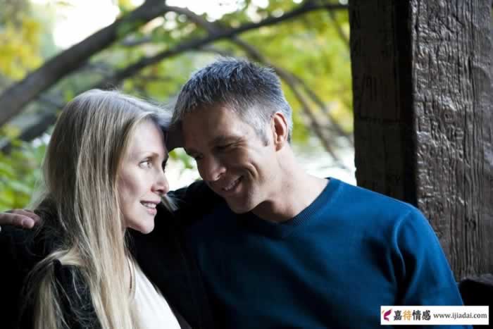 一般38岁的中年女人喜欢多少岁的中年男人？看看这三个女人怎么说_嘉待情感