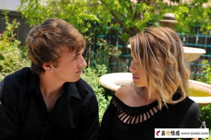 如果女人有这三个细微变化，多半对婚外的人动了情_嘉待情感