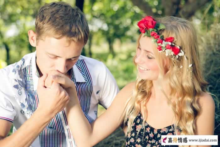 47岁女人嫁给了小10岁的男人，不到半年就后悔太累了_嘉待情感