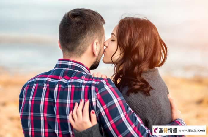 47岁女人嫁给了小10岁的男人，不到半年就后悔太累了_嘉待情感