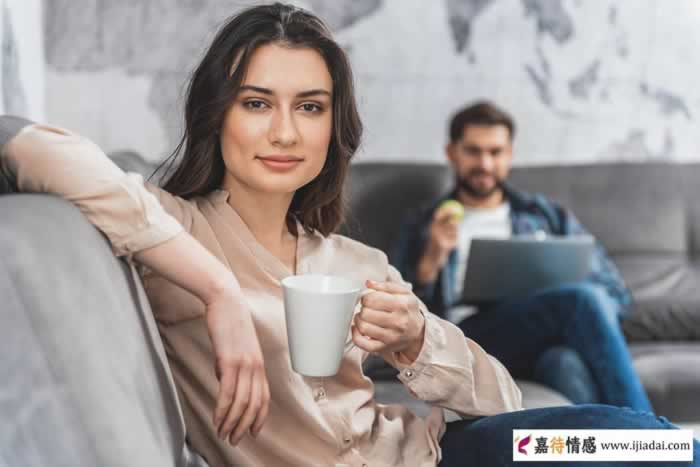 你是怎么发现老公变心的？这3个女人说了难以启齿的心里话_嘉待情感