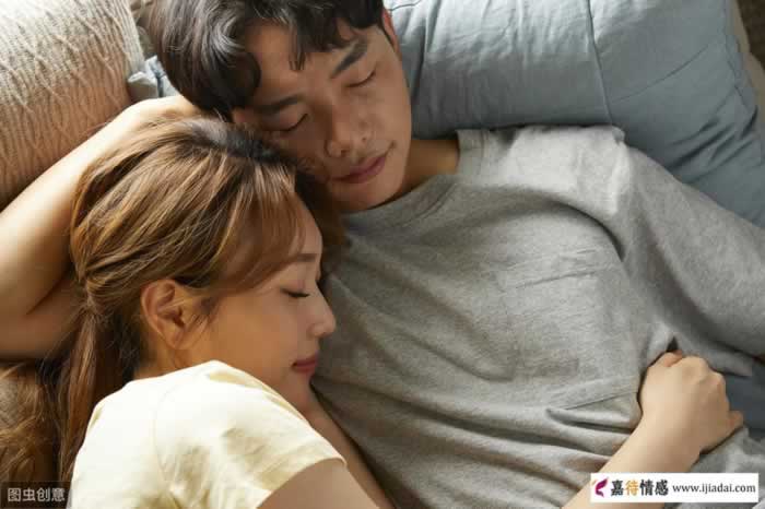 中年女人这四种行为会牢牢锁住男人心，让他一辈子离不开你_嘉待情感