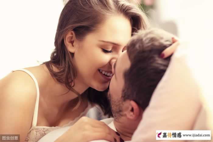 两性关系中当男人开始不再主动时，高情商的女人会怎么做？_嘉待情感